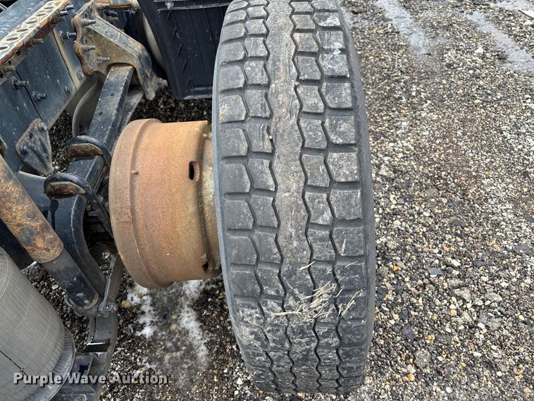 image for item YA2318 2016 Mack CXU613 semi truck