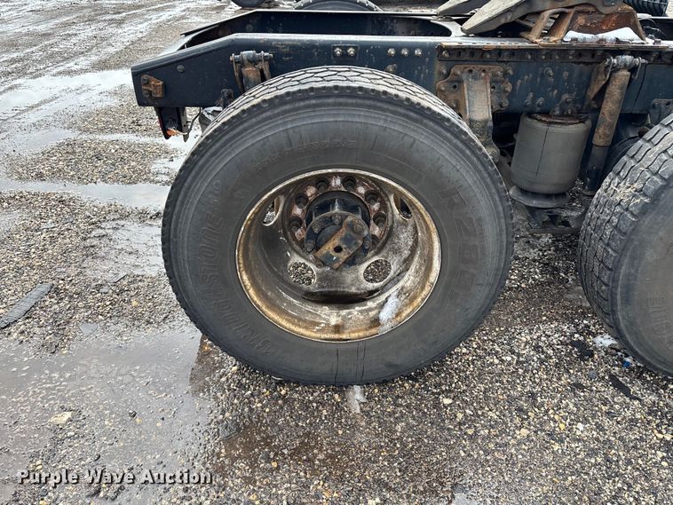 image for item YA2318 2016 Mack CXU613 semi truck