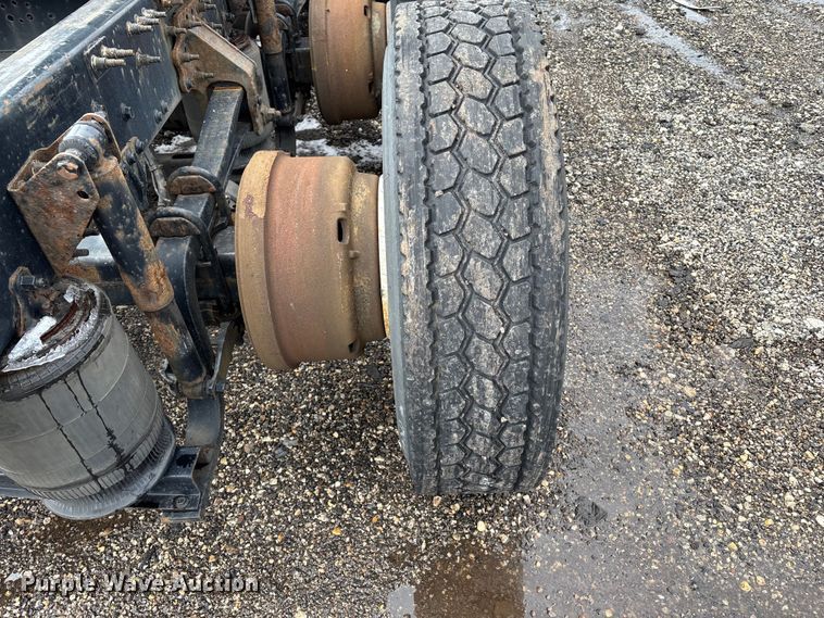 image for item YA2318 2016 Mack CXU613 semi truck