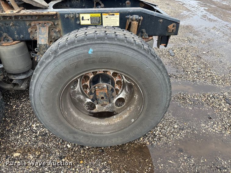 image for item YA2318 2016 Mack CXU613 semi truck