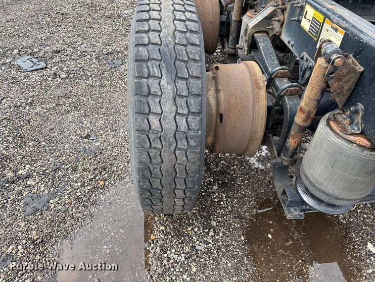 image for item YA2318 2016 Mack CXU613 semi truck