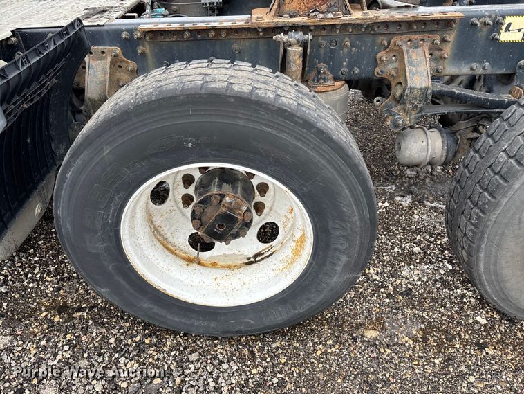 image for item YA2318 2016 Mack CXU613 semi truck