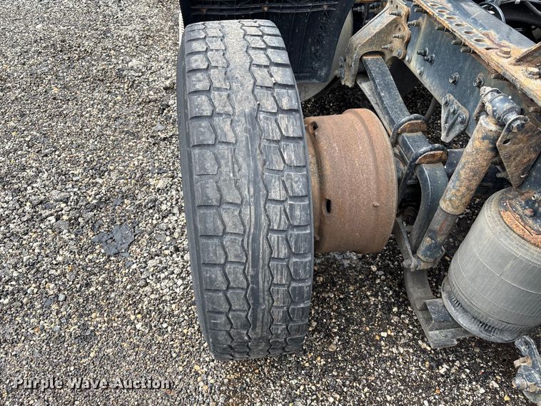 image for item YA2318 2016 Mack CXU613 semi truck