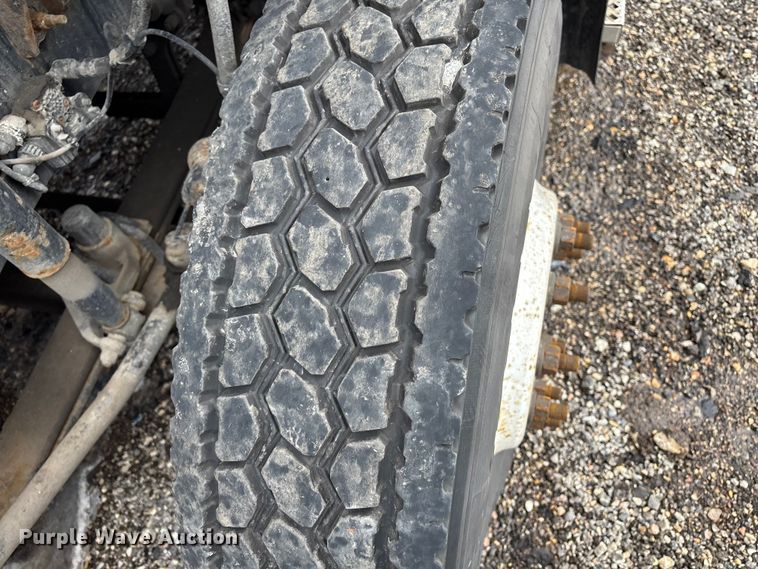 image for item YA2318 2016 Mack CXU613 semi truck