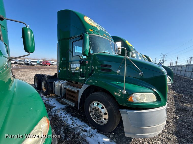 image for item YA2319 2016 Mack CXU613 semi truck