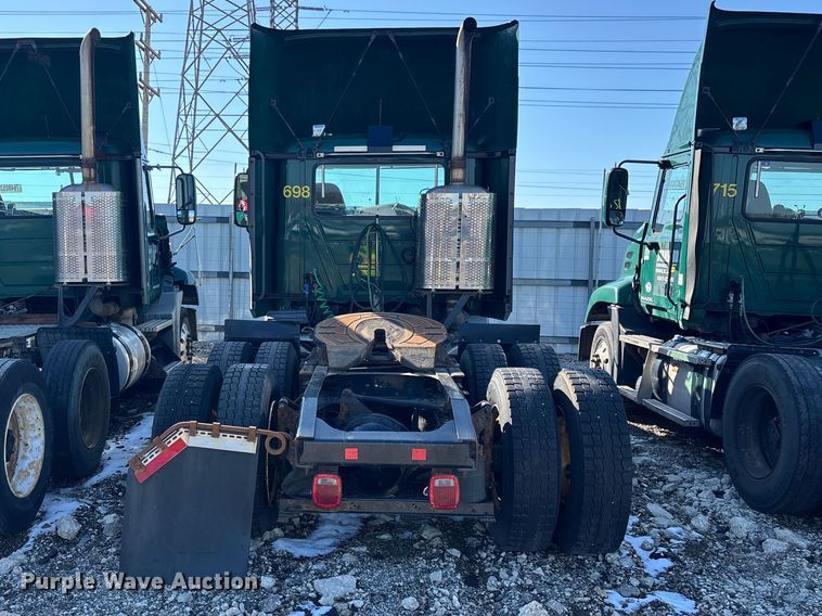 image for item YA2319 2016 Mack CXU613 semi truck