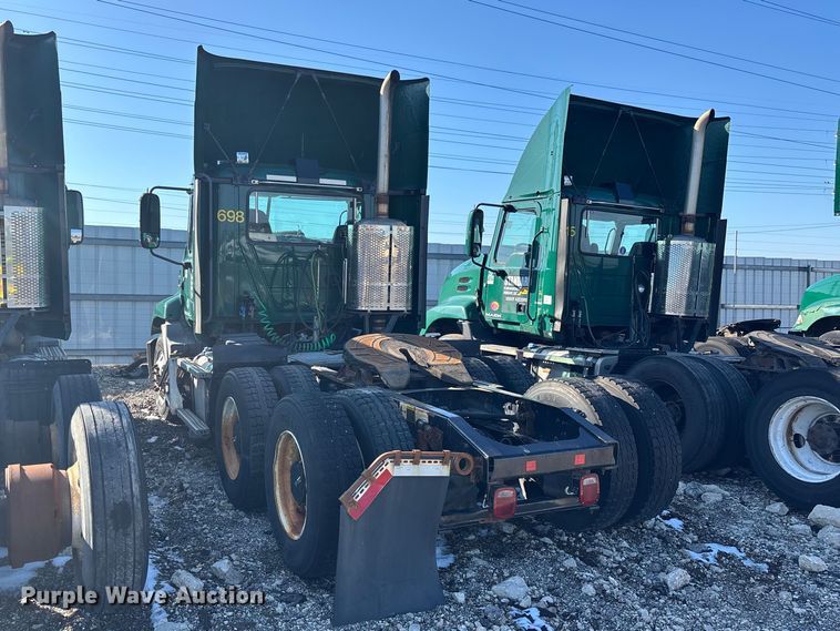 image for item YA2319 2016 Mack CXU613 semi truck