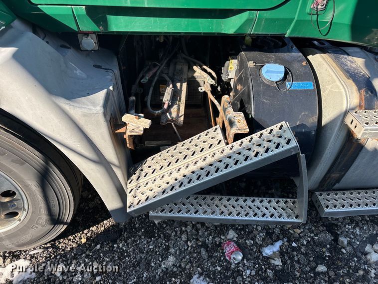 image for item YA2319 2016 Mack CXU613 semi truck