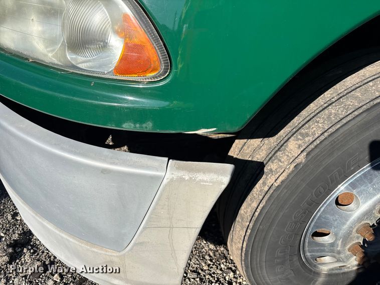 image for item YA2319 2016 Mack CXU613 semi truck