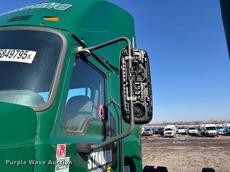 image for item YA2319 2016 Mack CXU613 semi truck