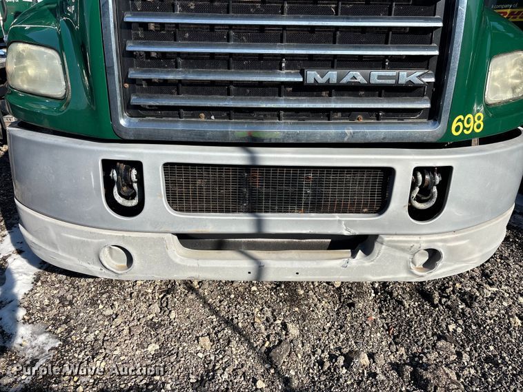 image for item YA2319 2016 Mack CXU613 semi truck