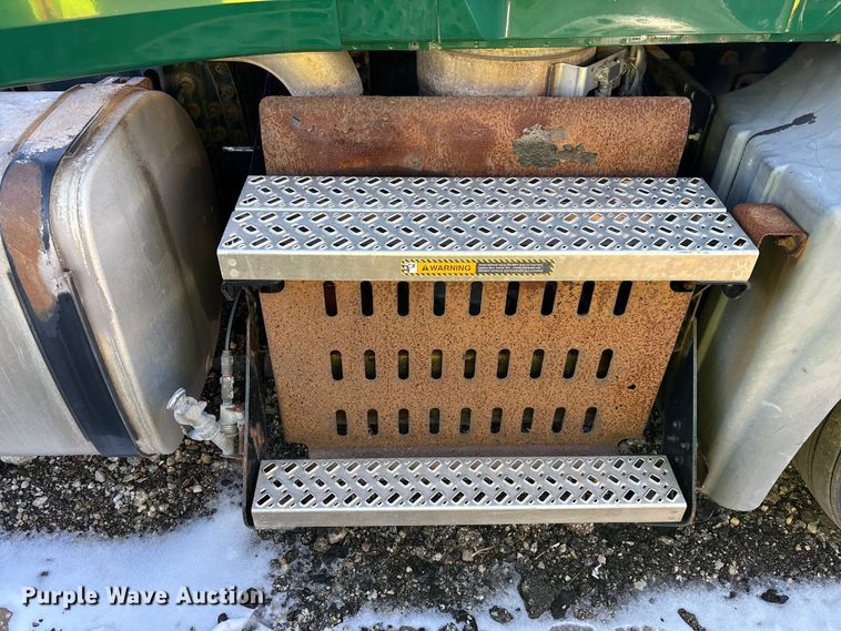 image for item YA2319 2016 Mack CXU613 semi truck