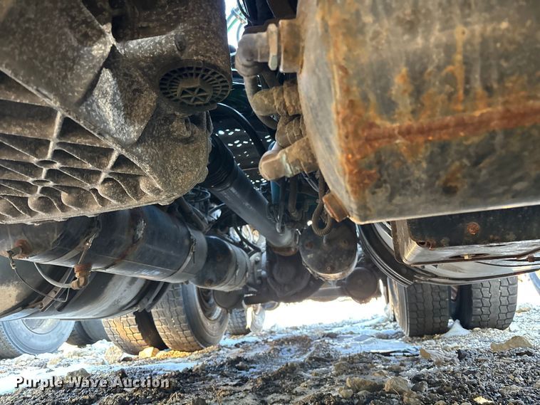 image for item YA2319 2016 Mack CXU613 semi truck