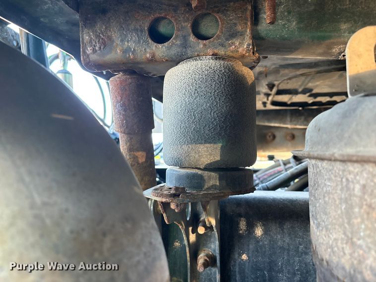 image for item YA2319 2016 Mack CXU613 semi truck