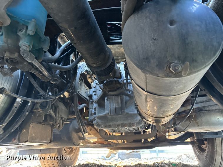 image for item YA2319 2016 Mack CXU613 semi truck