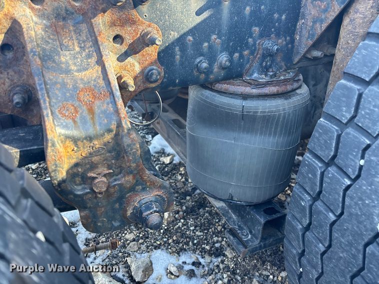 image for item YA2319 2016 Mack CXU613 semi truck