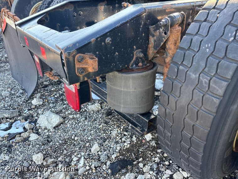 image for item YA2319 2016 Mack CXU613 semi truck