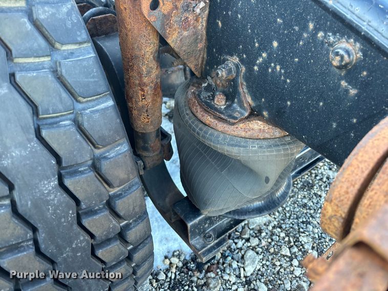 image for item YA2319 2016 Mack CXU613 semi truck