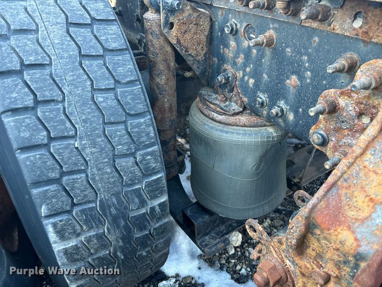 image for item YA2319 2016 Mack CXU613 semi truck