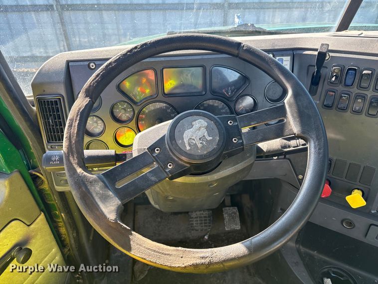 image for item YA2319 2016 Mack CXU613 semi truck