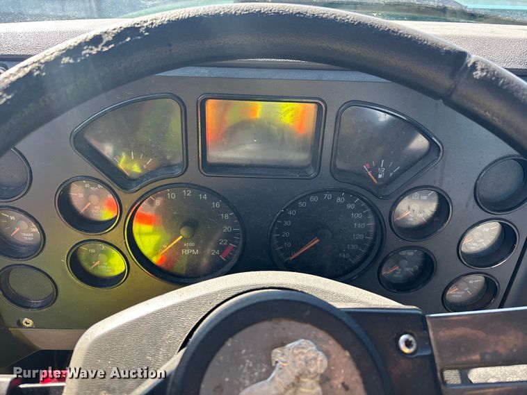 image for item YA2319 2016 Mack CXU613 semi truck