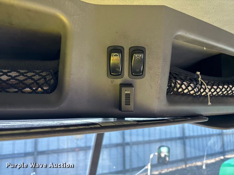 image for item YA2319 2016 Mack CXU613 semi truck