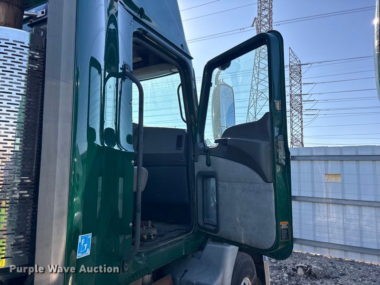 image for item YA2319 2016 Mack CXU613 semi truck