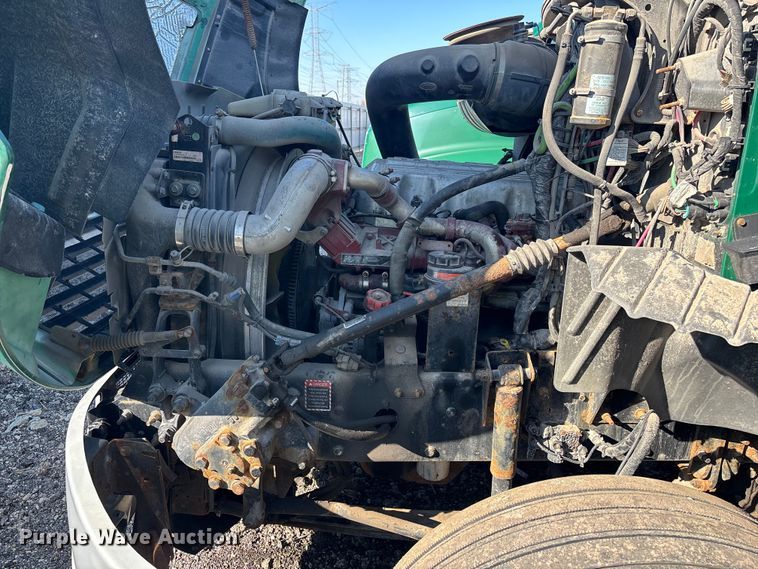 image for item YA2319 2016 Mack CXU613 semi truck