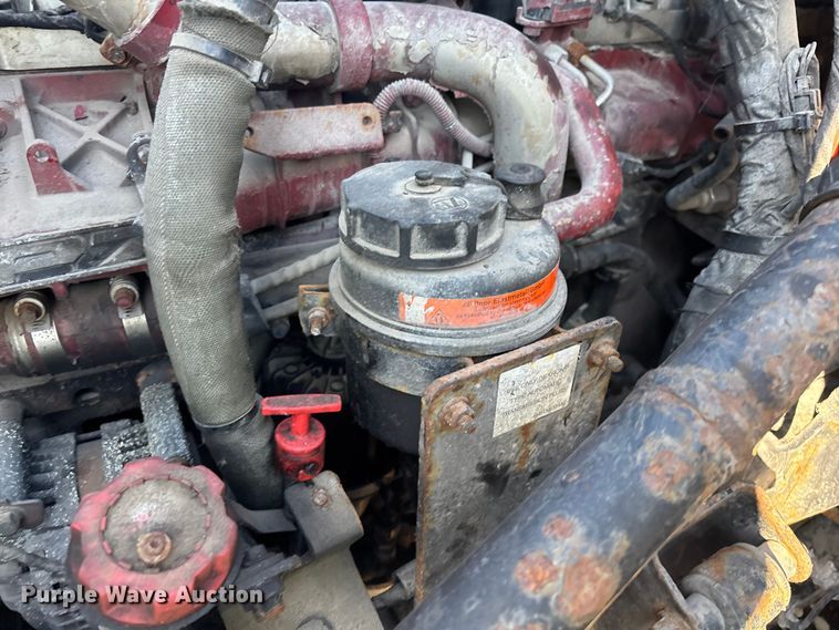 image for item YA2319 2016 Mack CXU613 semi truck