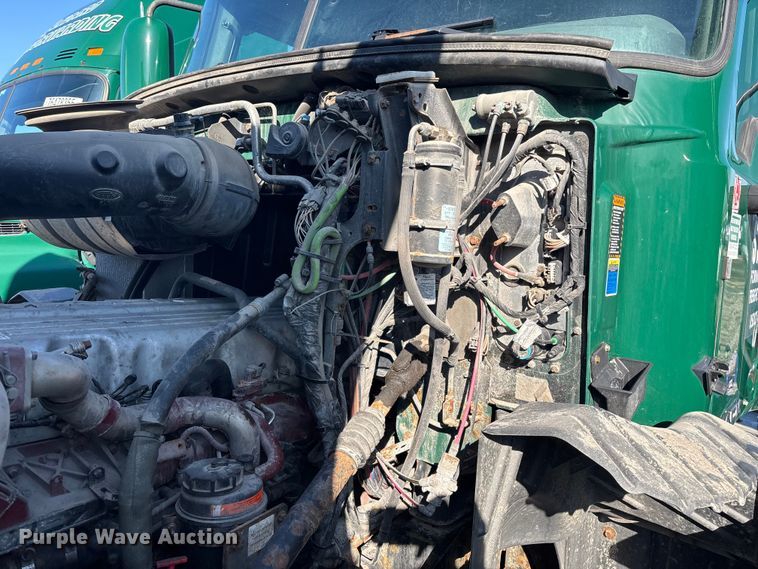 image for item YA2319 2016 Mack CXU613 semi truck