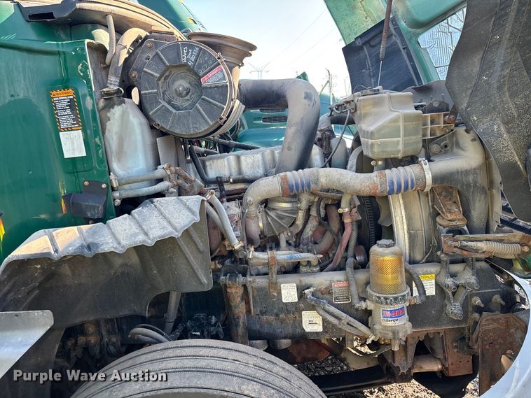 image for item YA2319 2016 Mack CXU613 semi truck