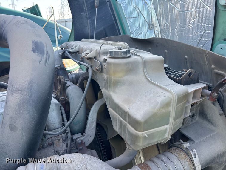 image for item YA2319 2016 Mack CXU613 semi truck