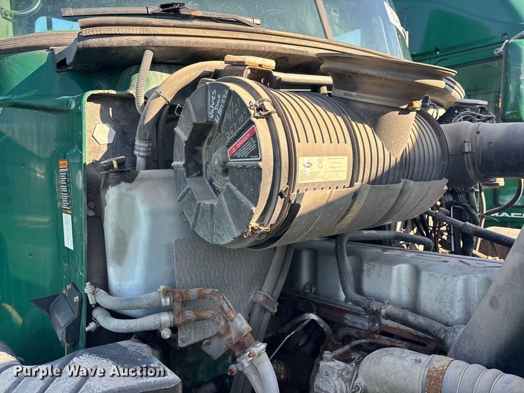 image for item YA2319 2016 Mack CXU613 semi truck