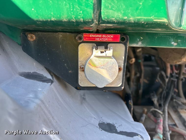 image for item YA2319 2016 Mack CXU613 semi truck