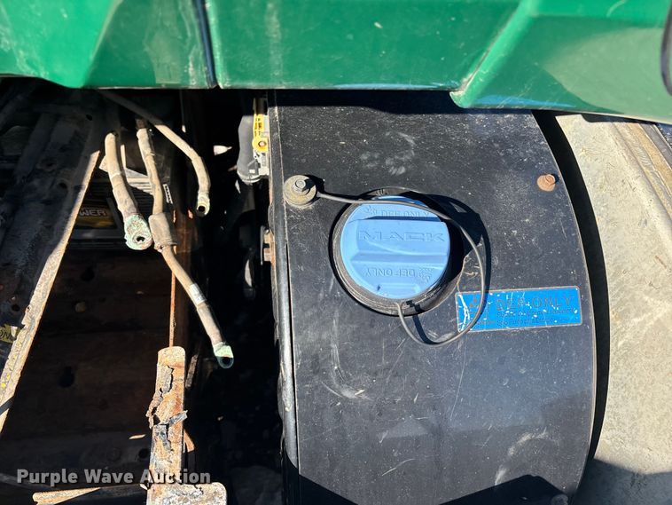 image for item YA2319 2016 Mack CXU613 semi truck