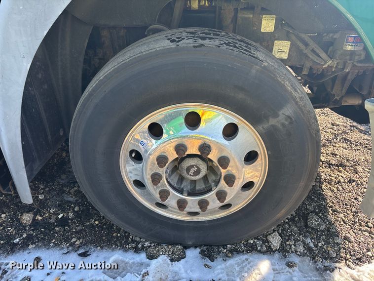 image for item YA2319 2016 Mack CXU613 semi truck