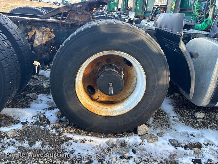 image for item YA2319 2016 Mack CXU613 semi truck