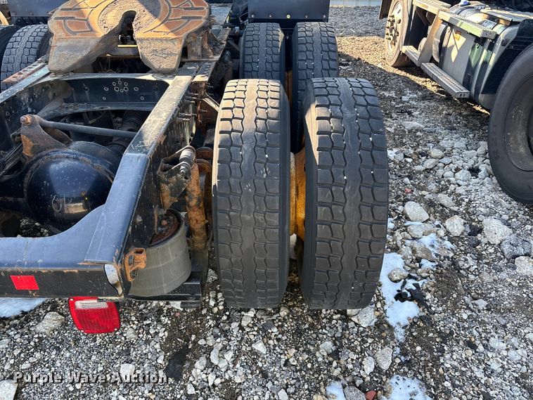 image for item YA2319 2016 Mack CXU613 semi truck