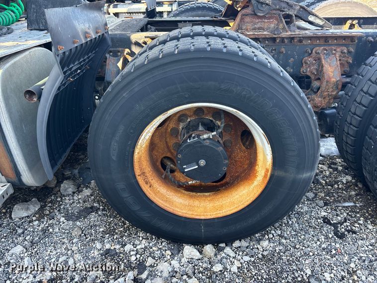 image for item YA2319 2016 Mack CXU613 semi truck