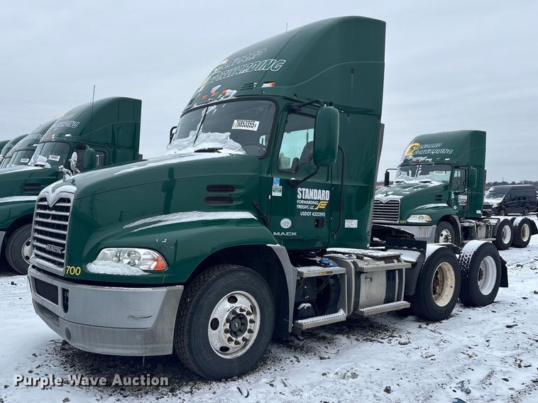 image for item YA2320 2016 Mack CXU613 semi truck