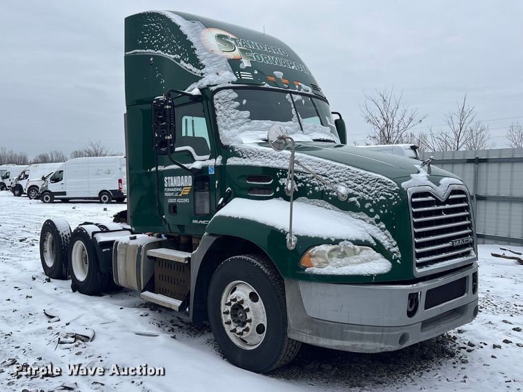 image for item YA2320 2016 Mack CXU613 semi truck