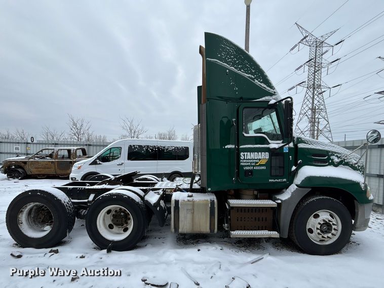 image for item YA2320 2016 Mack CXU613 semi truck