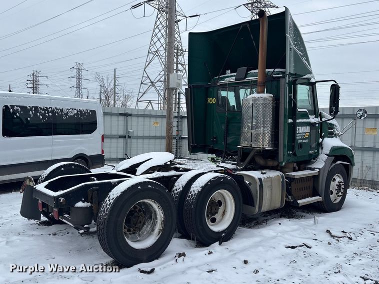 image for item YA2320 2016 Mack CXU613 semi truck