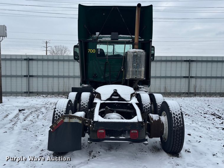 image for item YA2320 2016 Mack CXU613 semi truck