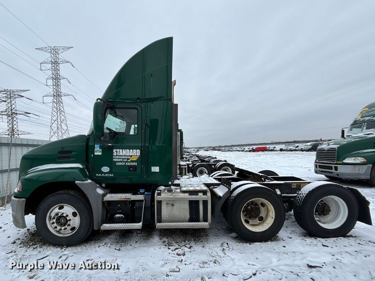 image for item YA2320 2016 Mack CXU613 semi truck