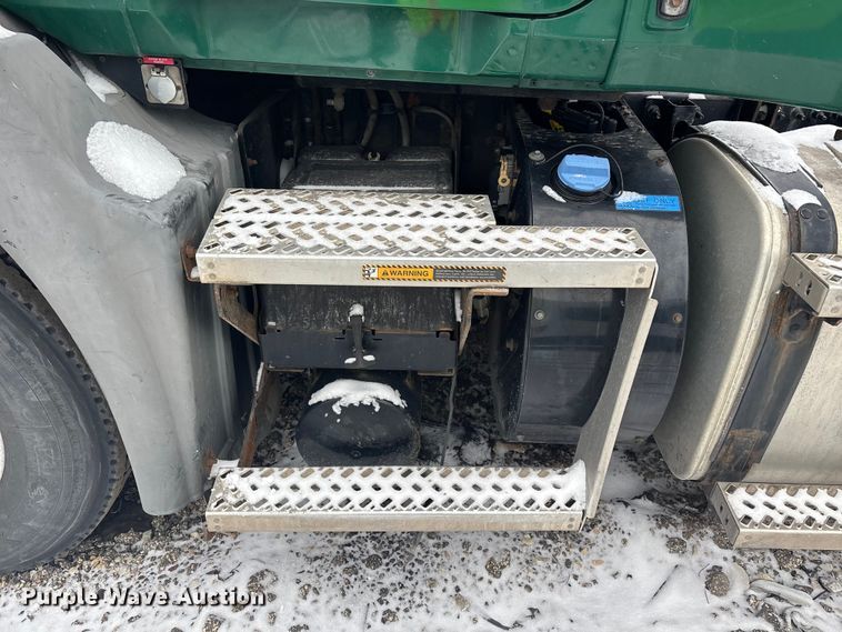 image for item YA2320 2016 Mack CXU613 semi truck