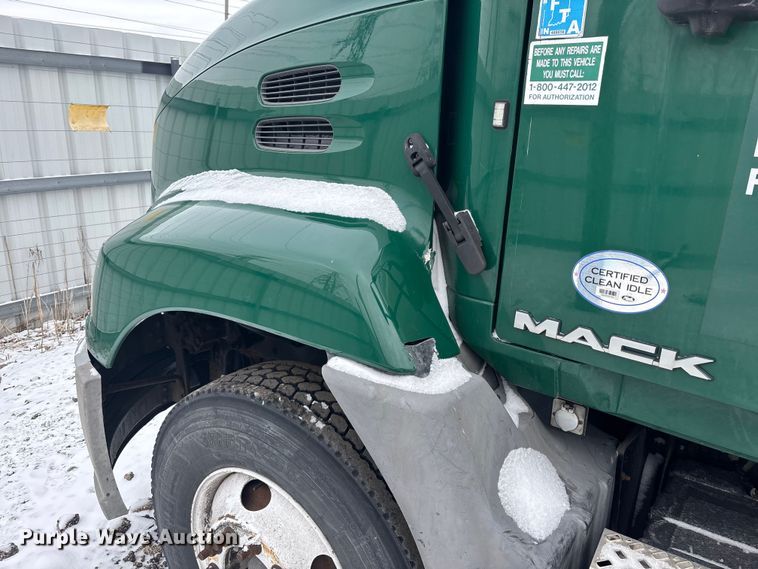 image for item YA2320 2016 Mack CXU613 semi truck