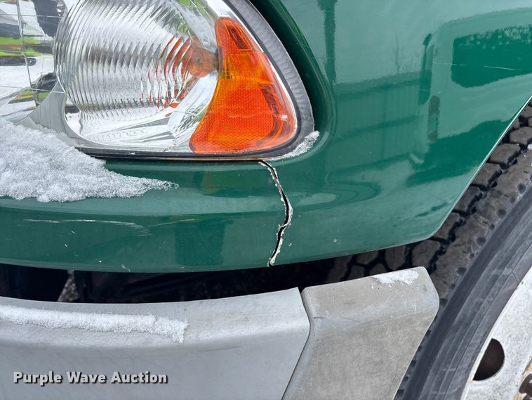 image for item YA2320 2016 Mack CXU613 semi truck