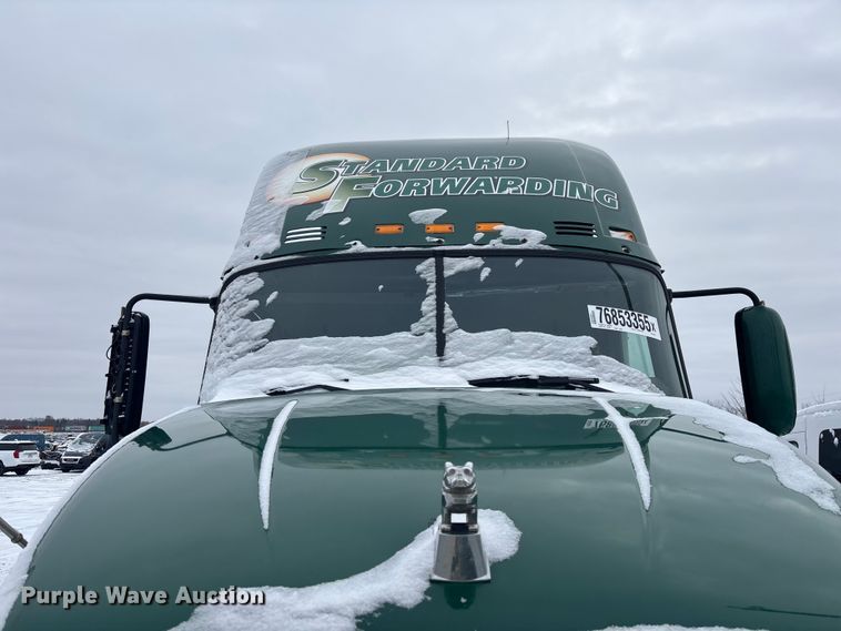 image for item YA2320 2016 Mack CXU613 semi truck