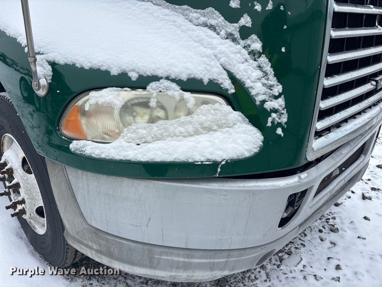 image for item YA2320 2016 Mack CXU613 semi truck